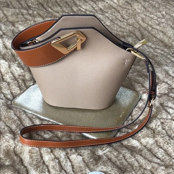 Elegant Tan and Brown Women's 2 way Bag - Picture 1 of 8